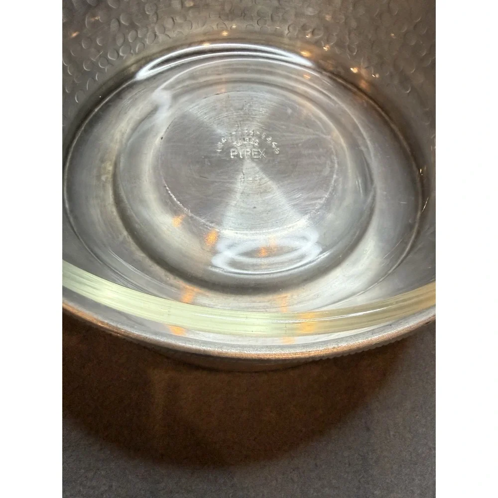 Pyrex 1940 vintage T.M. REG Casserole Hammered Aluminum Server Pyrex Insert/Lid - Picture 4 of 7